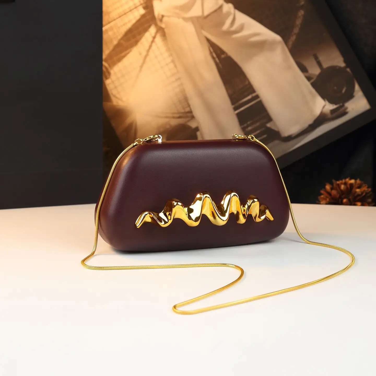 

Элегантная кожаная сумка для подгузников для женщин, роскошная сумка через плечо, минималистичная дизайнерская сумка-тоут в винтажном стиле, лучшая сумка, которая привлечет внимание.