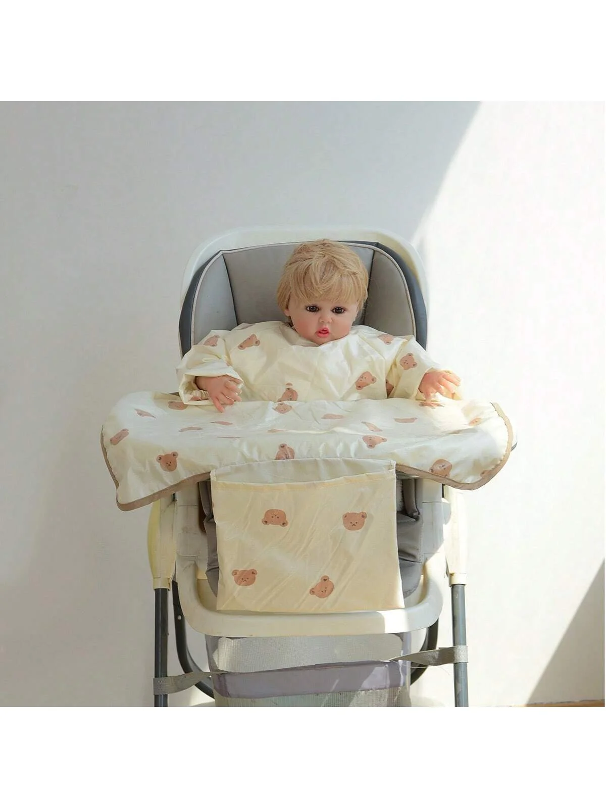 Darling eating bibs, dirt-proof one-piece dinette chairs, tablecloths, children eating