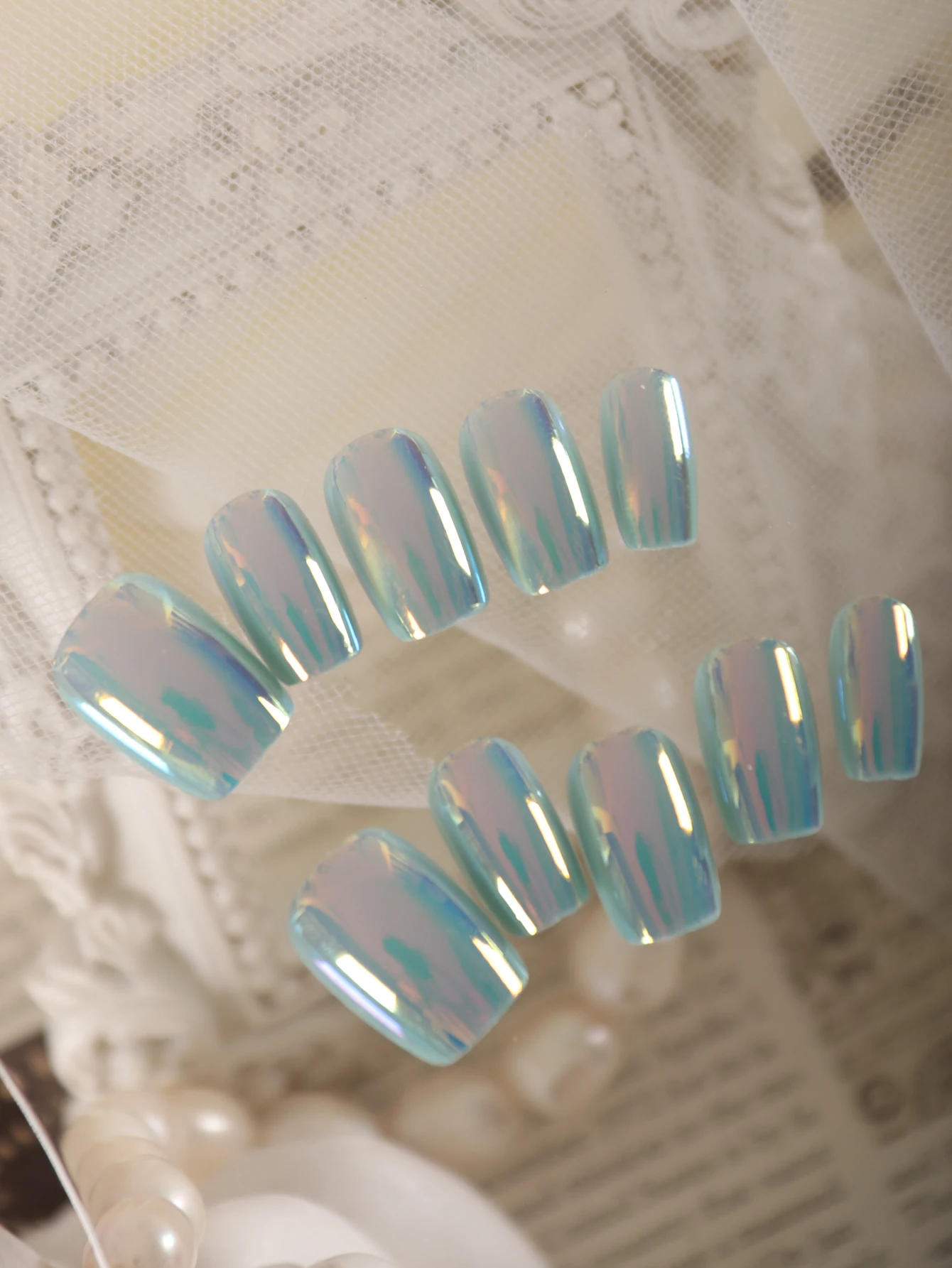 10 Stück Press on Nails Short Blue Laser Aurora Gradient Cat's Eye Fake Nails Enthält 1 Blatt Klebelaschen und 1 Stück Mini-Feile