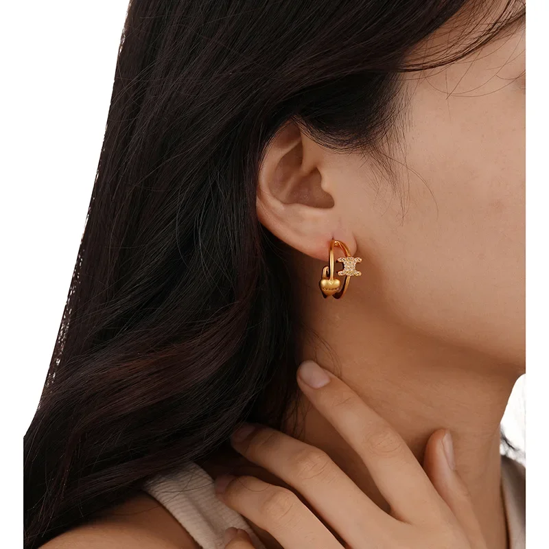 French vintage matte C-shaped heart earrings with a high-end sense of fashion, delicate and luxurious, for a niche audience.
