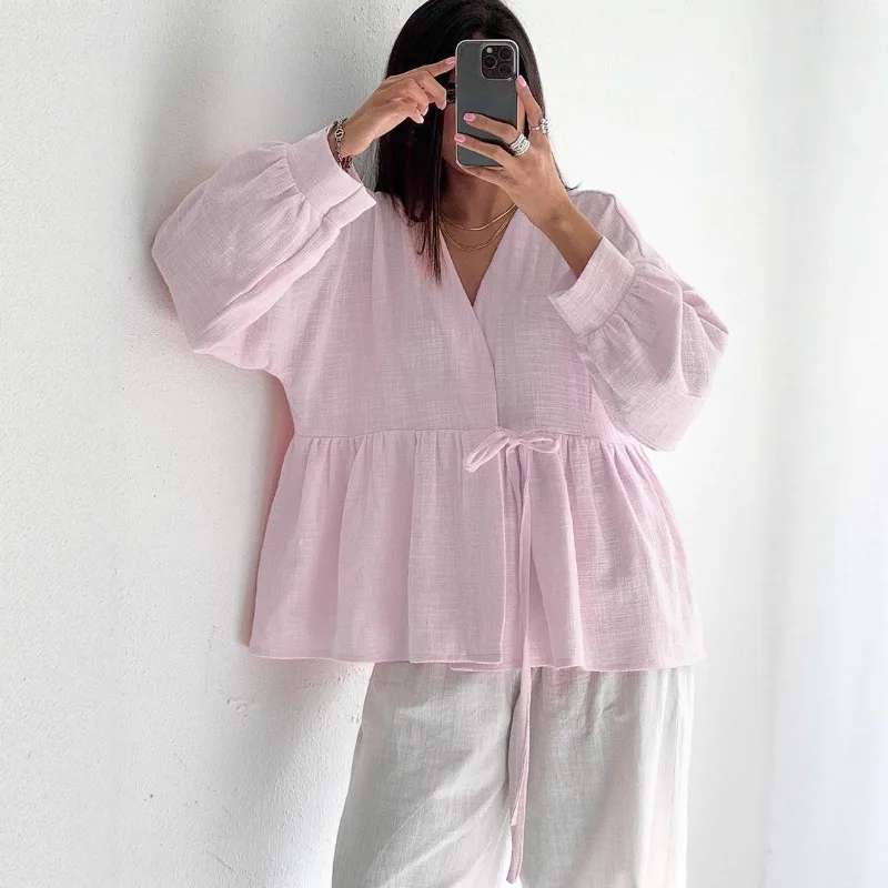 เสื้อเชิ้ตผ้าฝ้ายและผ้าลินินสีพื้นคอวีแฟชั่นยุโรปและอเมริกาสำหรับผู้หญิง สปริง/ออทั่ม 2025 ใหม่ สวมใส่สบาย นุ่ม