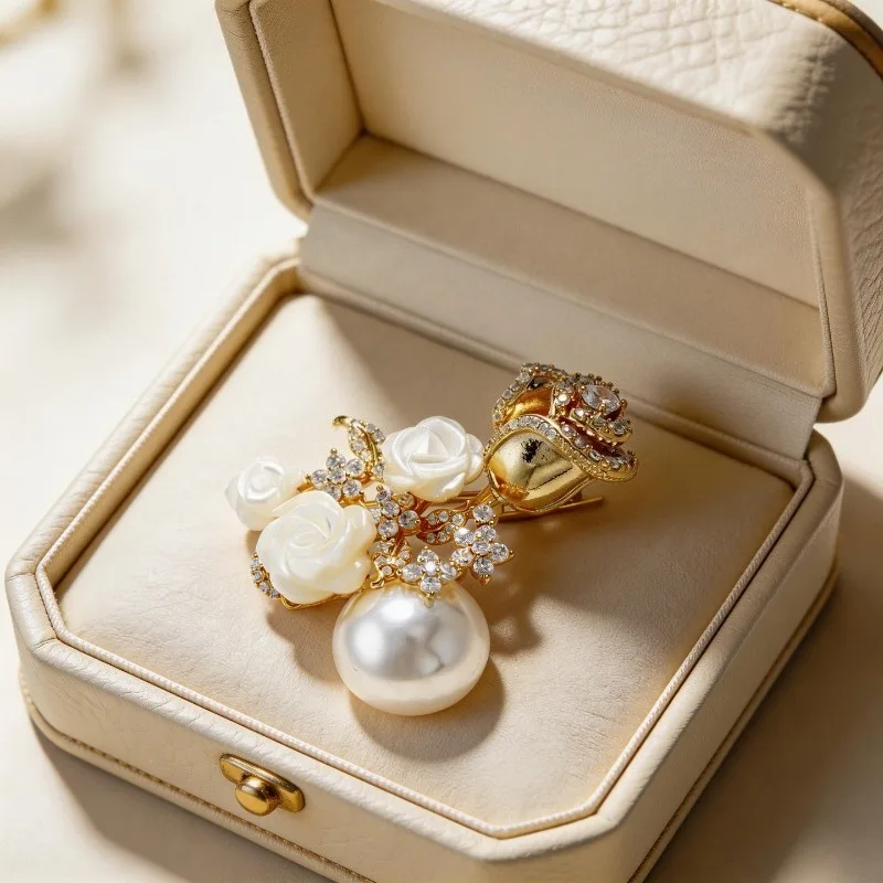 Copper Base Zircon Gold‑Tone Plated Shell Imitation Pearl Flower Brooch Vintage‑Style Unique Gentle Jewelry Accessory for Women