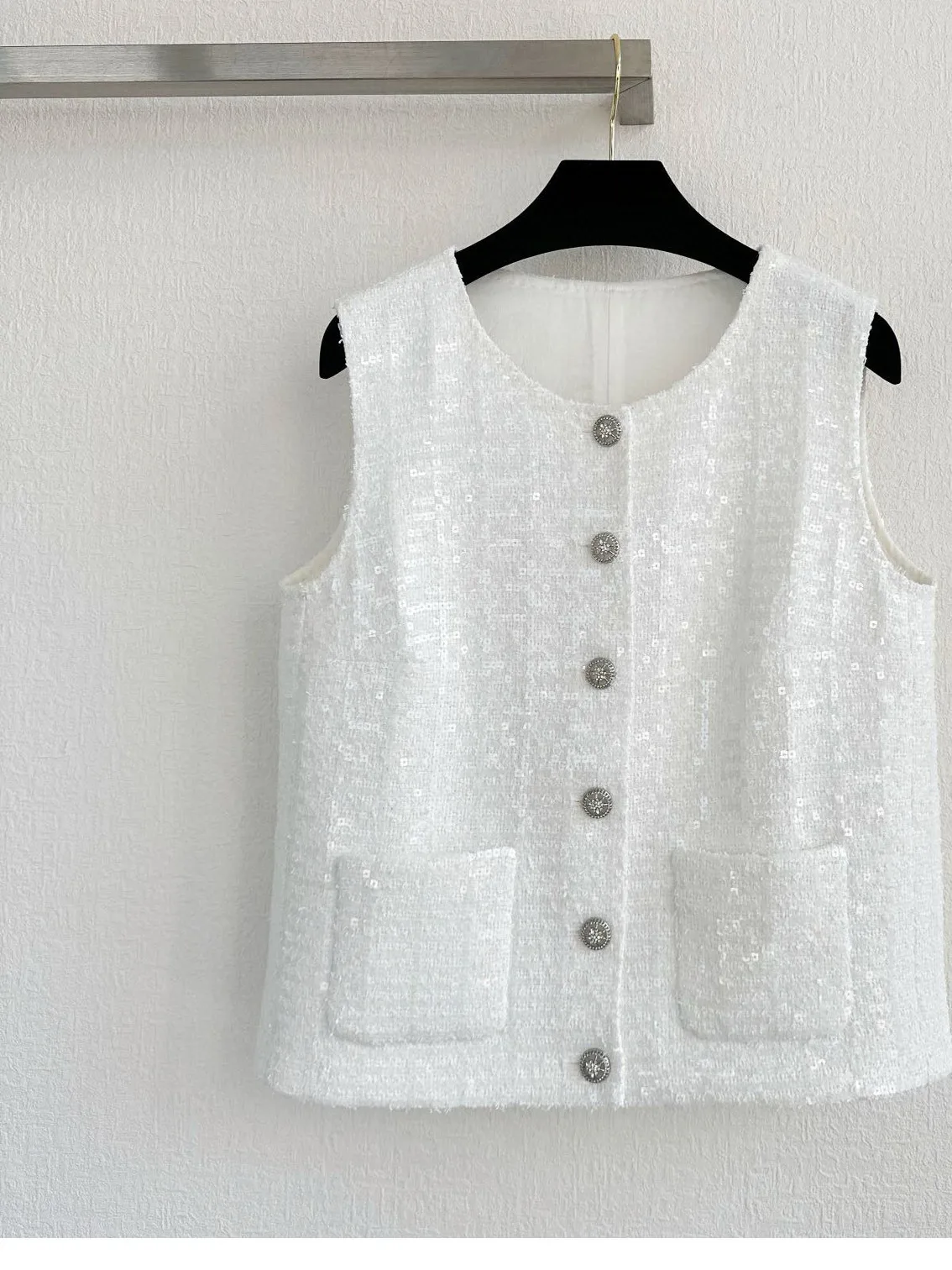 

Summer 2026 White Soft Tweed iny Sequin ket round Ne Single Button Vest Jaet Top Women's Commute Sle Faion Outer...