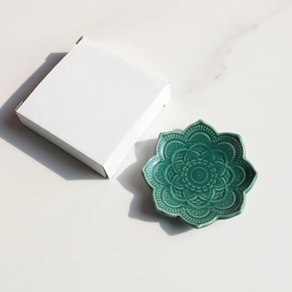Flower Decorative Elegant Pattern Sturdy Ceramic Trinkets Dish Accessory for Rings Necklaces and Bracelets