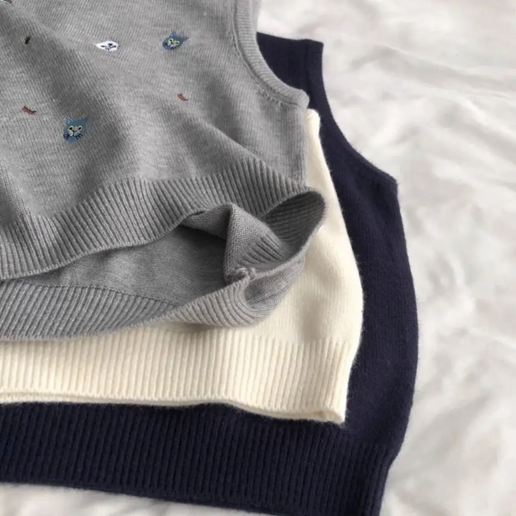 

Women's Grey Knitted Vest Kitten Embroidery Academy Style Elegant Spring Autumn Loose All-match Waistcoat Top for Women