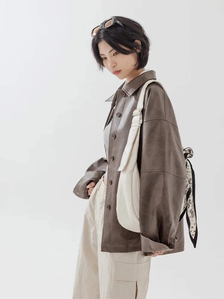 Jaqueta Retro de Couro Queenop Nova para Outono Inverno Feminina com Gola Longa de Dupla Camada