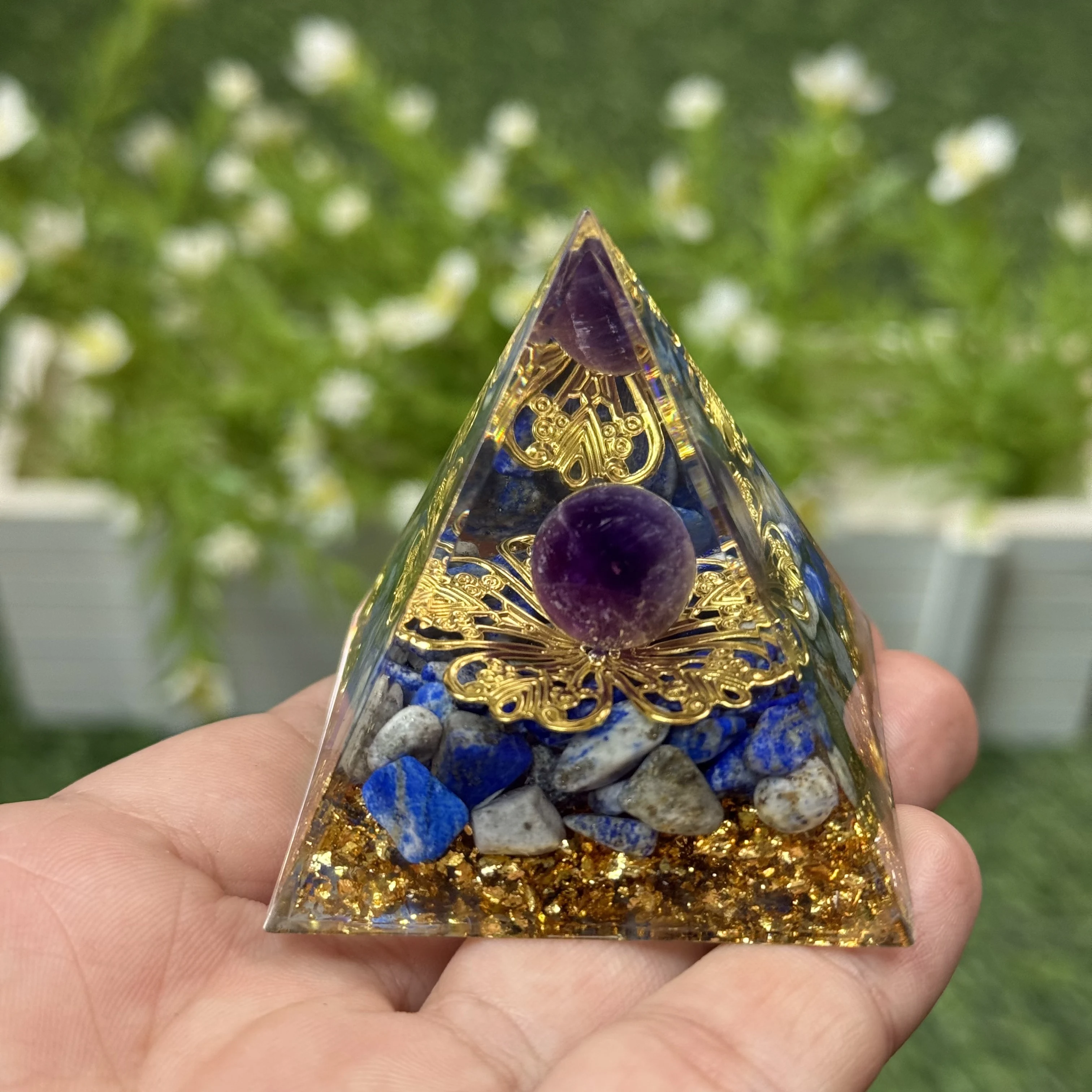 1pc pirâmide de orgone, a pirâmide em forma de lótus de ogan é compuesta de bolas de ametista e lápis-lazúli, ornamentos de mesa para casa