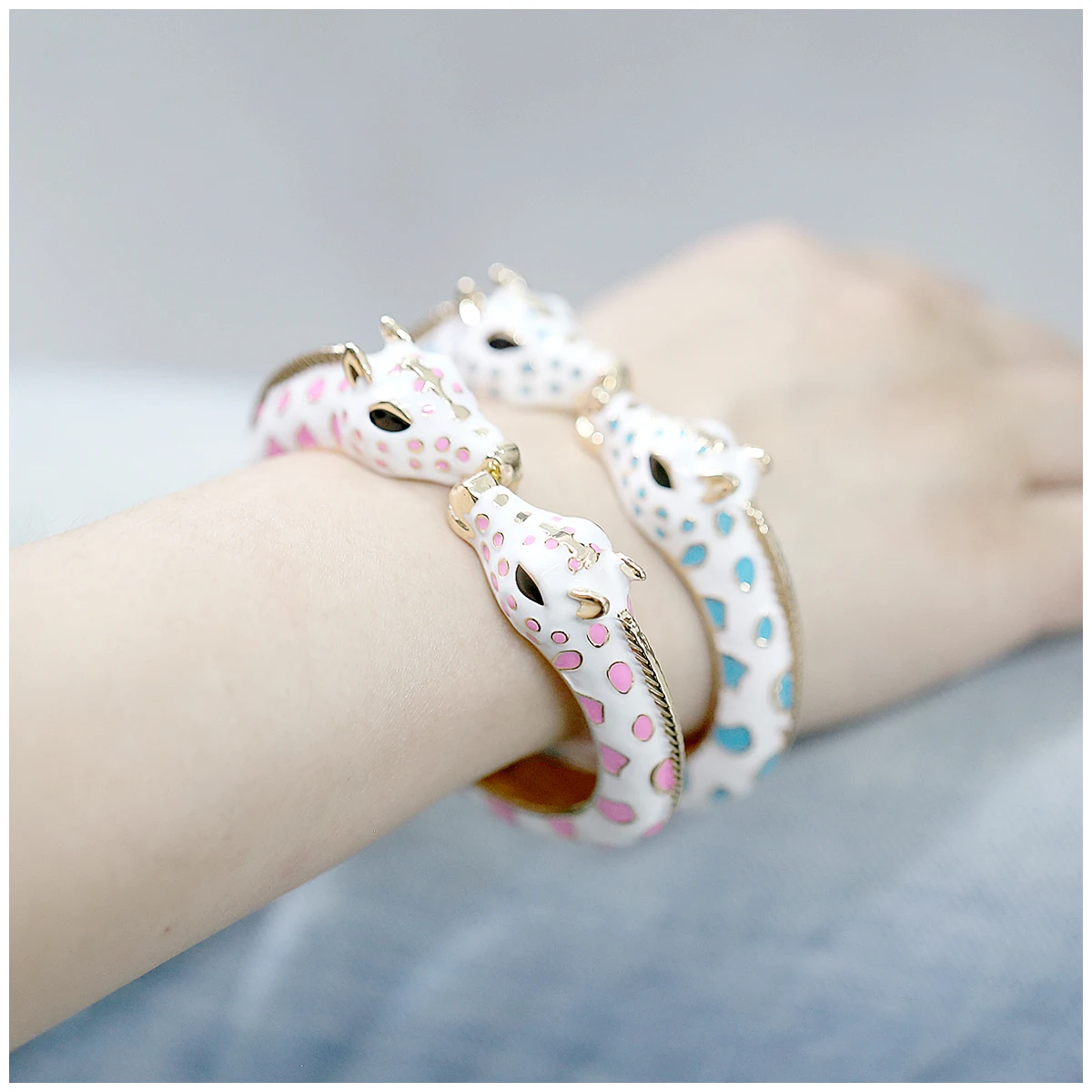 Hot Luxury Statement Giraffe Cuff Bracelet Animal Bangle for Women Gold Plating Multicolor Enameled Bangle Jewelry 6 Colors