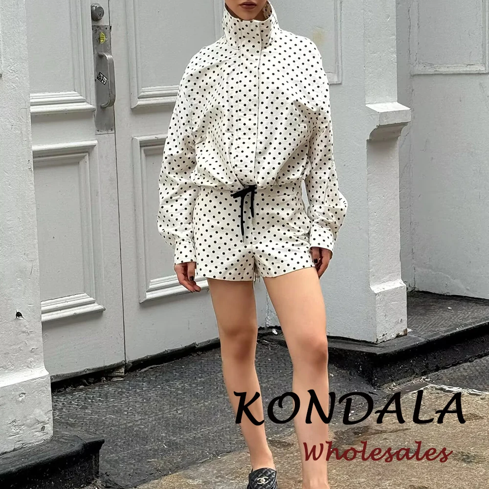 

Костюм KONDALA: Шикарный повседневный комплект с принтом в горошек для женщин – укороченная куртка на молнии + мини-шорты-футляр. Модный сексуальный комплект для весны 2026 в стиле High Street.