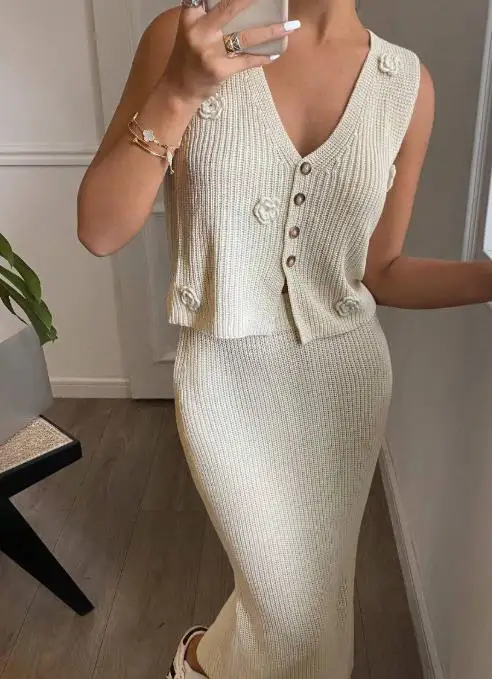 

3D Floral Decoration Knitted Sleeveless Vest Top and Straight Leg Hip Hugging Skirt Set for Summer Women's Elegant 2-Piece Set