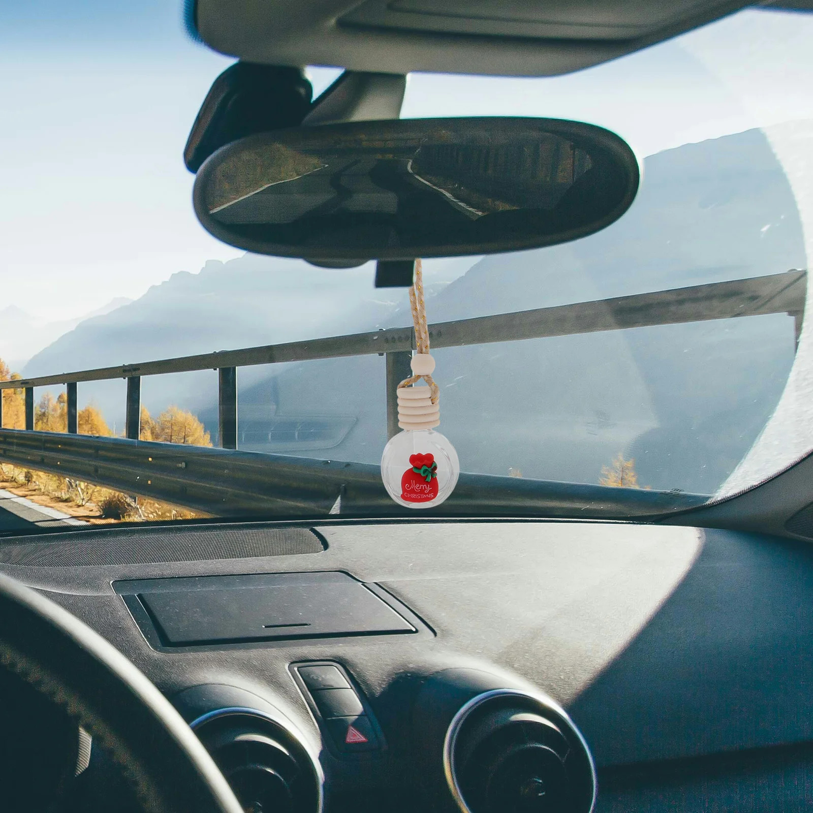 

4Pcs Car Air Freshener Bottle Cartoon Christmas Design Empty Glass Diffuser Pendant Refillable Scent Fragrance Ornament