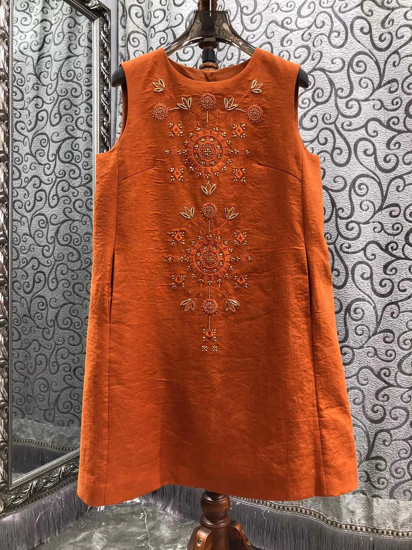 

Top Quality New Linen Dress 2025 Autumn Women Hand Made Beading Embroidery Pocket Patchwork Sleeveless Beige Orange Blue Dress