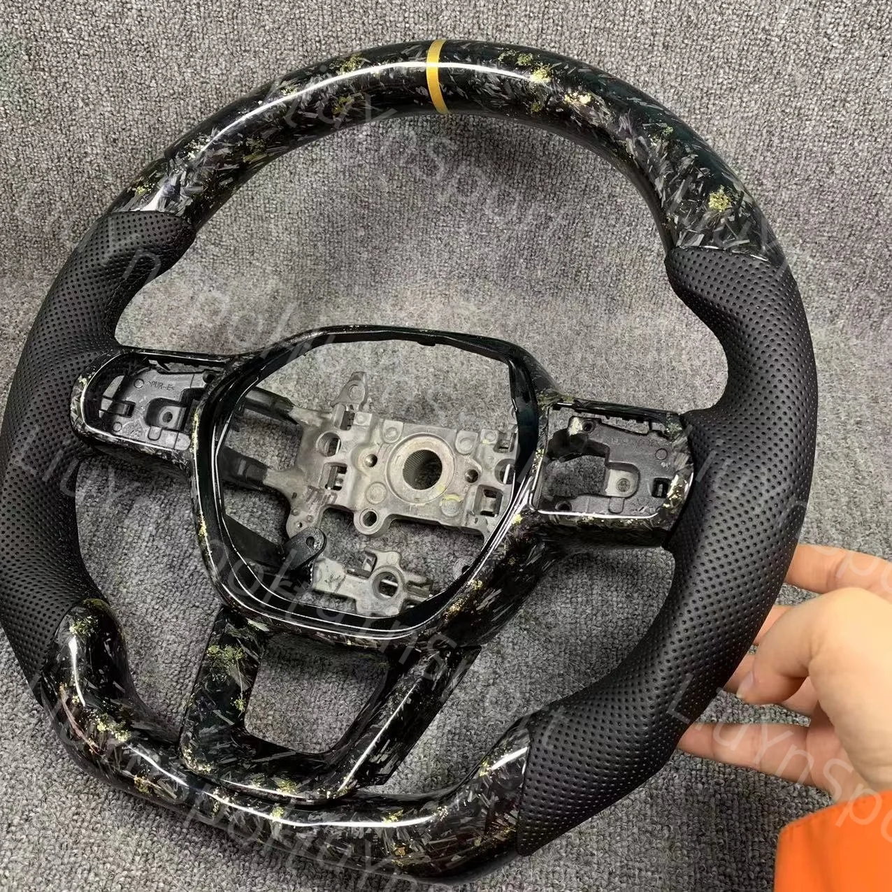 Goldflake geschmiedetes Lenkrad aus echtem Carbonfaser mit Rahmenabdeckung aus Kohlefaser für Honda Accord 11. Generation Civic 22+ – Detail 3
