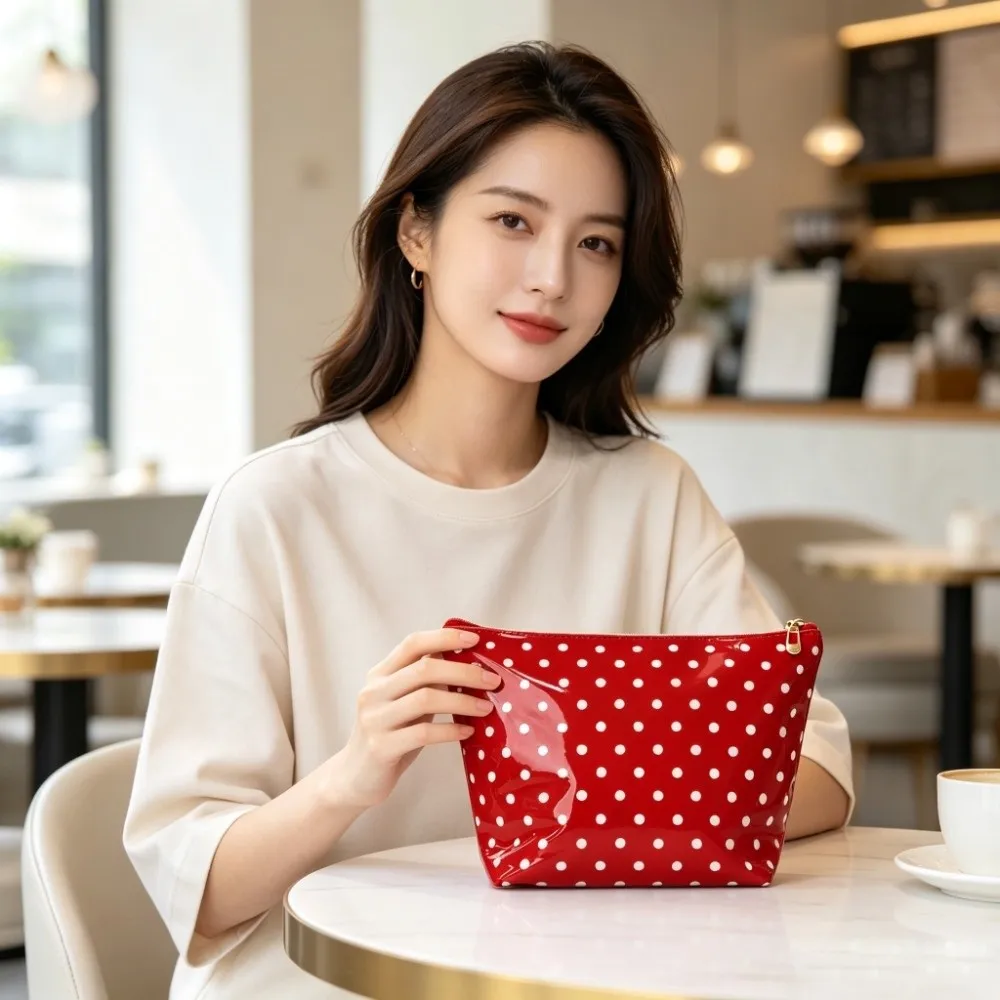 Glossy Polka Dot Cosmetic Bag Waterproof PU Material Makeup Pouch Large Capacity Portable Design Handheld Makeup Pouch