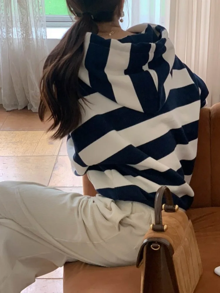 Damska bluza z kapturem w retro paski, hit sezonu, luksusowa, swobodna, modna bluza, szykowna, bez marki...