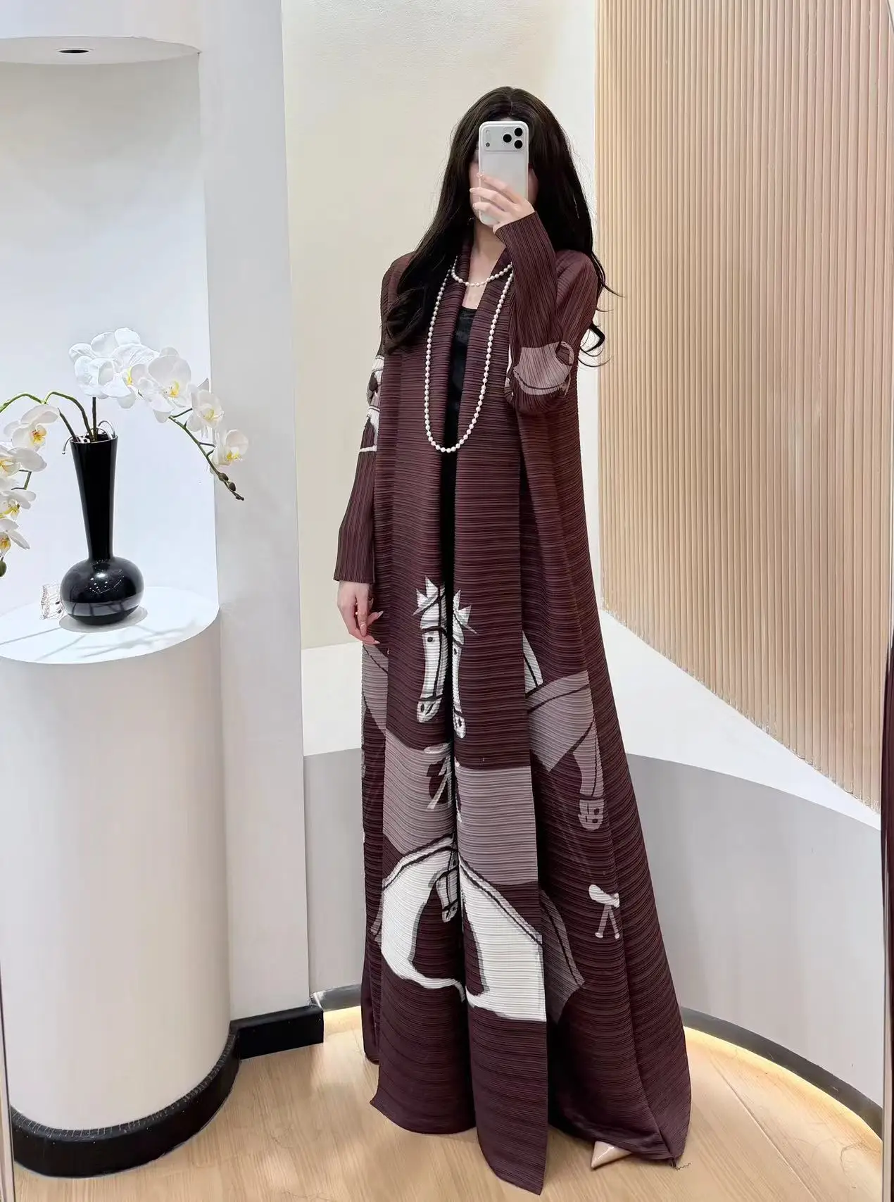 Fold Women's Pleated Abaya - Brown Horse Art Print, Middle Eastern Fashion Long Robe 2025 New Arrival - Modest Casual Wear