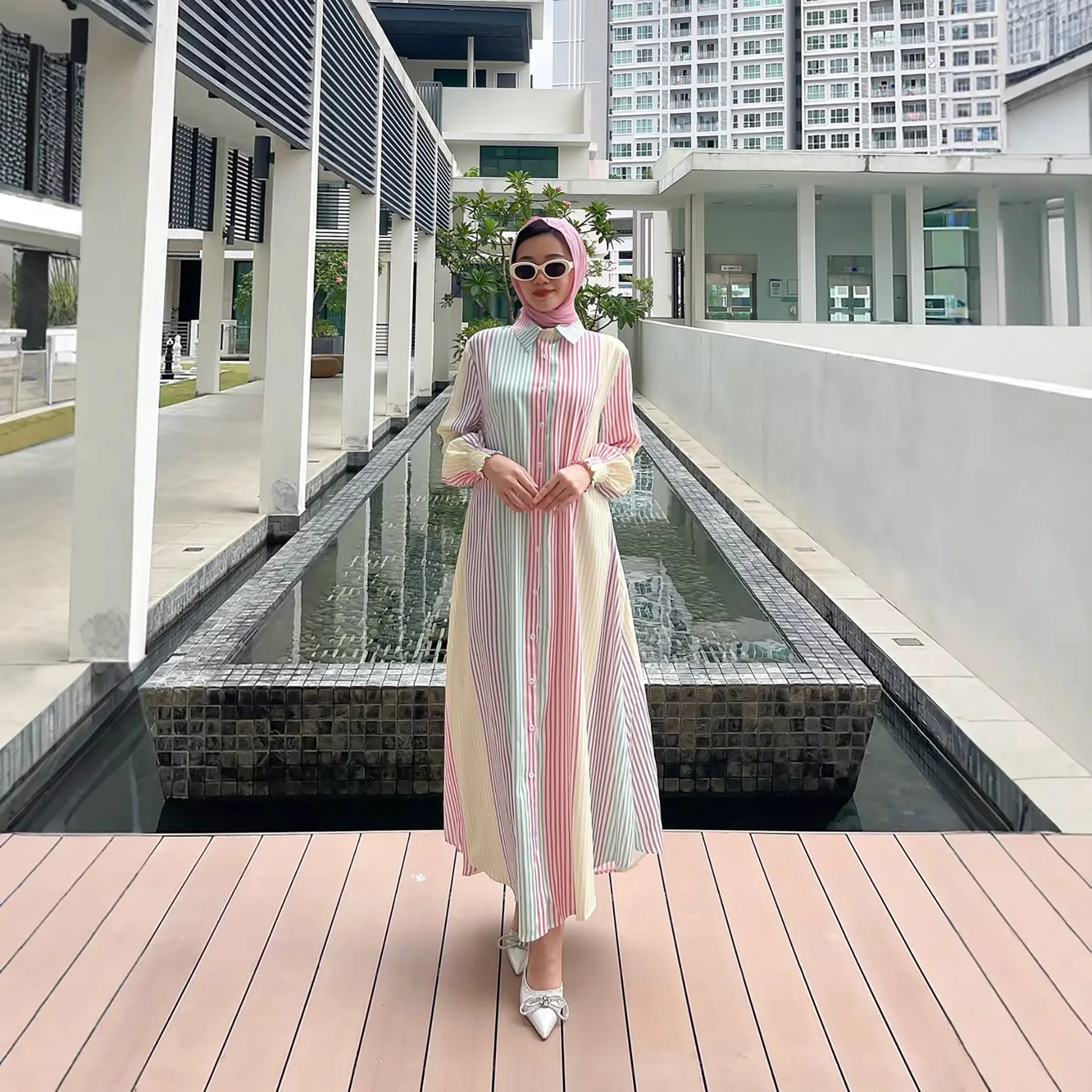 Moda musulmana Abaya del sudeste asiático mujeres musulmanas usan primavera y otoño vestido camisero de rayas vestido más vendido malayo indonesio