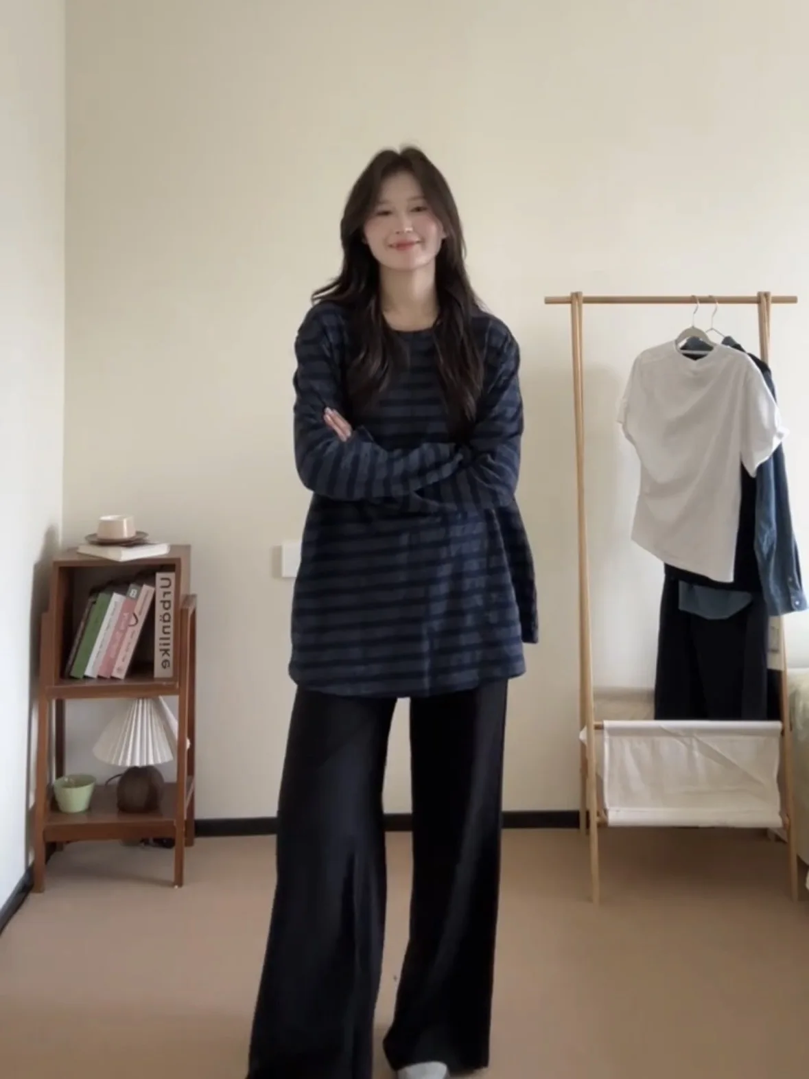 루즈핏 오버사이즈 여성용 긴팔 티셔츠 라운드넥 풀오버 편안한 릴렉스 스타일 한국 출퇴근용 단색 가을