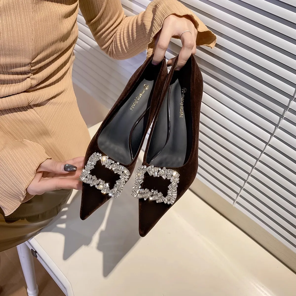 

Luxury Velvet Banquet Shoes Women Wedding Party Bling Shoes Glitter Shiny Diamond Fashion Pumps Thin Heel Ponited Toe High Heels