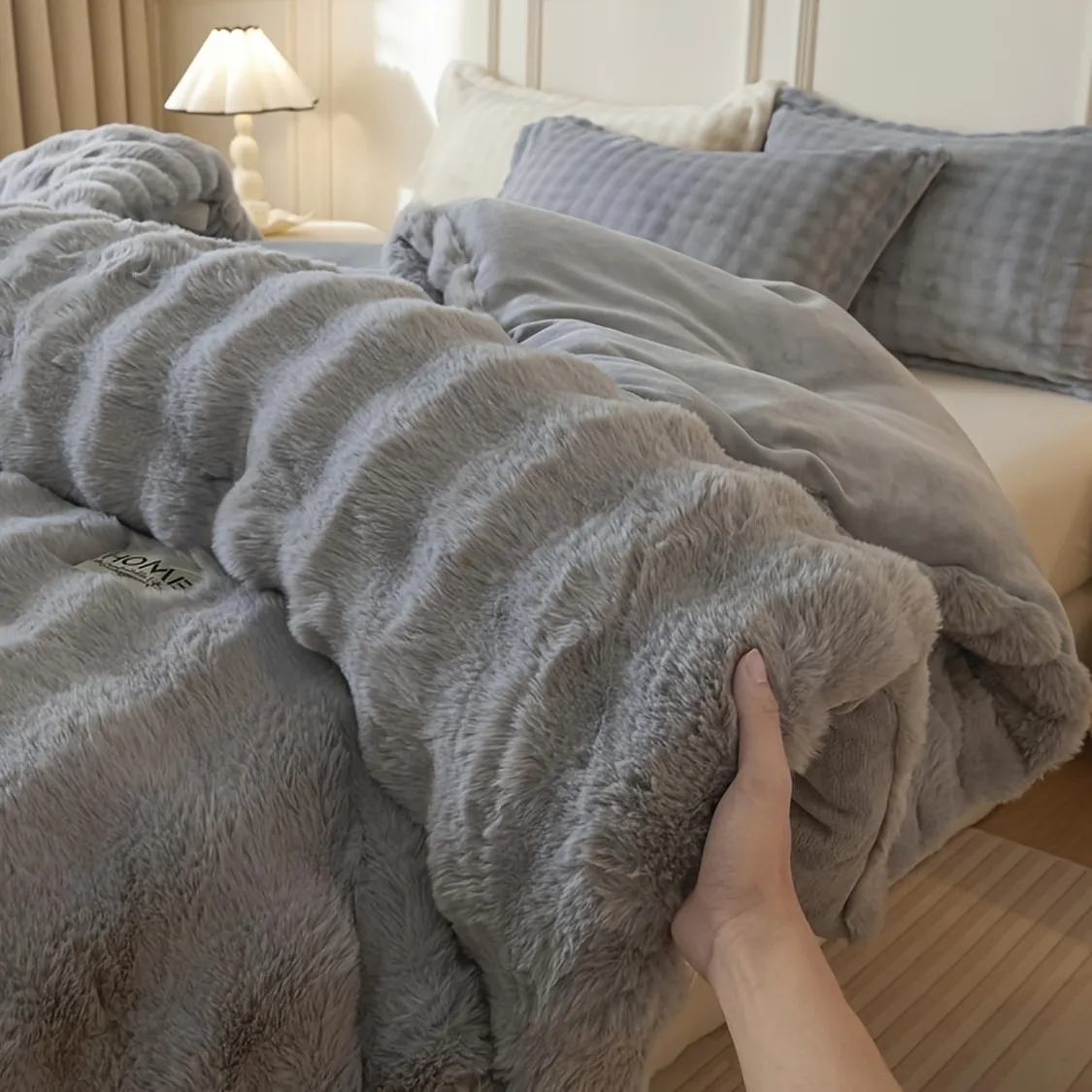 1pc of Comfortable Winter Quilt Soft Thickened Warm Without Feeling Heavy Faux Rabbit Fur Milk Velvet Corn Fiber Quilt Insert