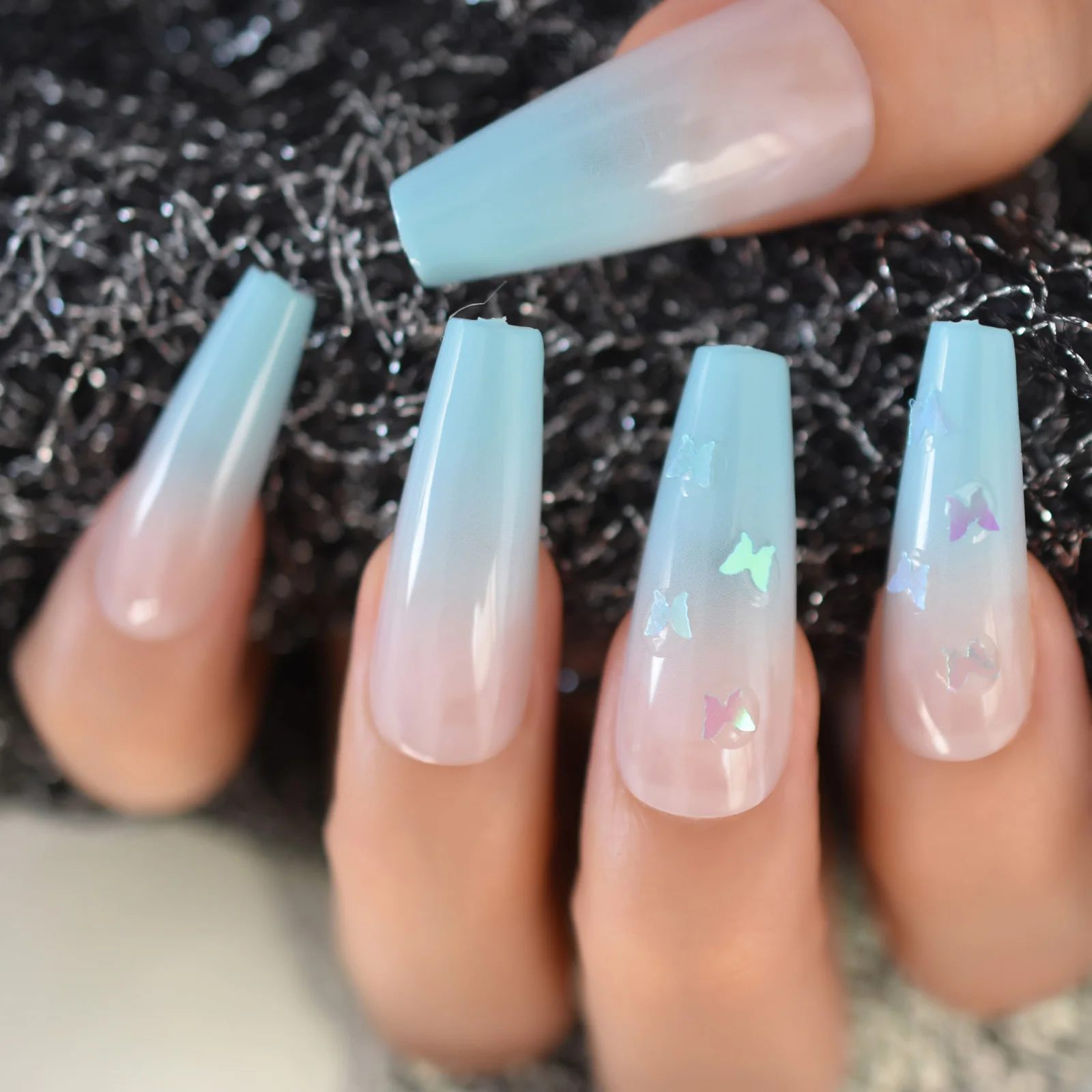 Ombre hemelsblauwe doodskistnagels Holo vlinder decoratieve lange druk op nagels Clear Spirit Lady kunstnagels set 24 NOV