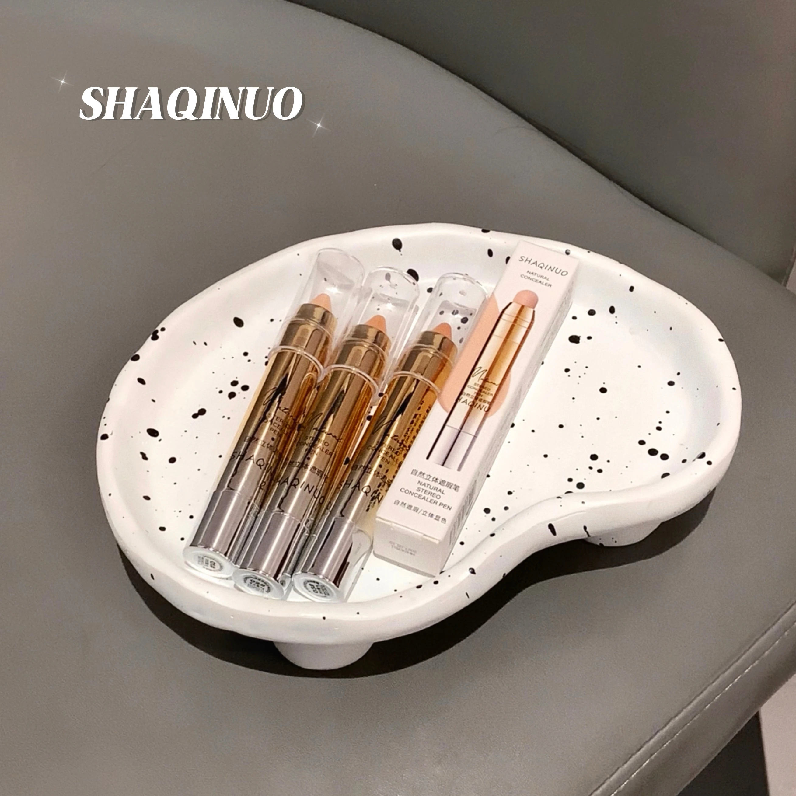 قلم خافي عيوب طبيعي ثلاثي الأبعاد من SHAQINUO يمكنه إخفاء علامات حب الشباب والهالات السوداء وتسهيل تطبيق المكياج