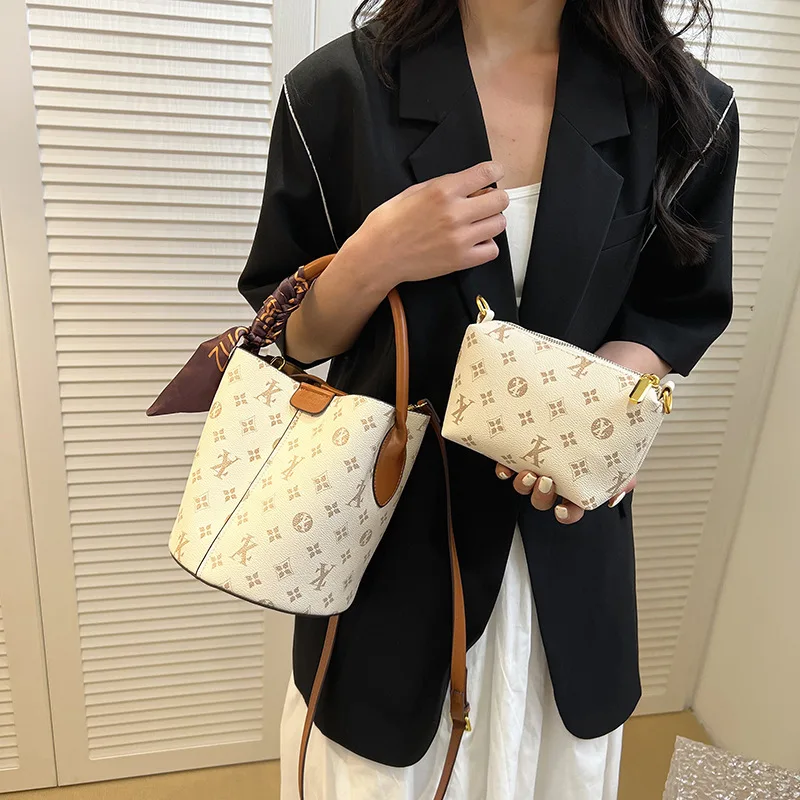 NEW Luxury Designer Women'S Shoulder Bag High-End Fashional Water Bucket Bag Crossbody Bags Unique Women Clutch Travel Tote Bag