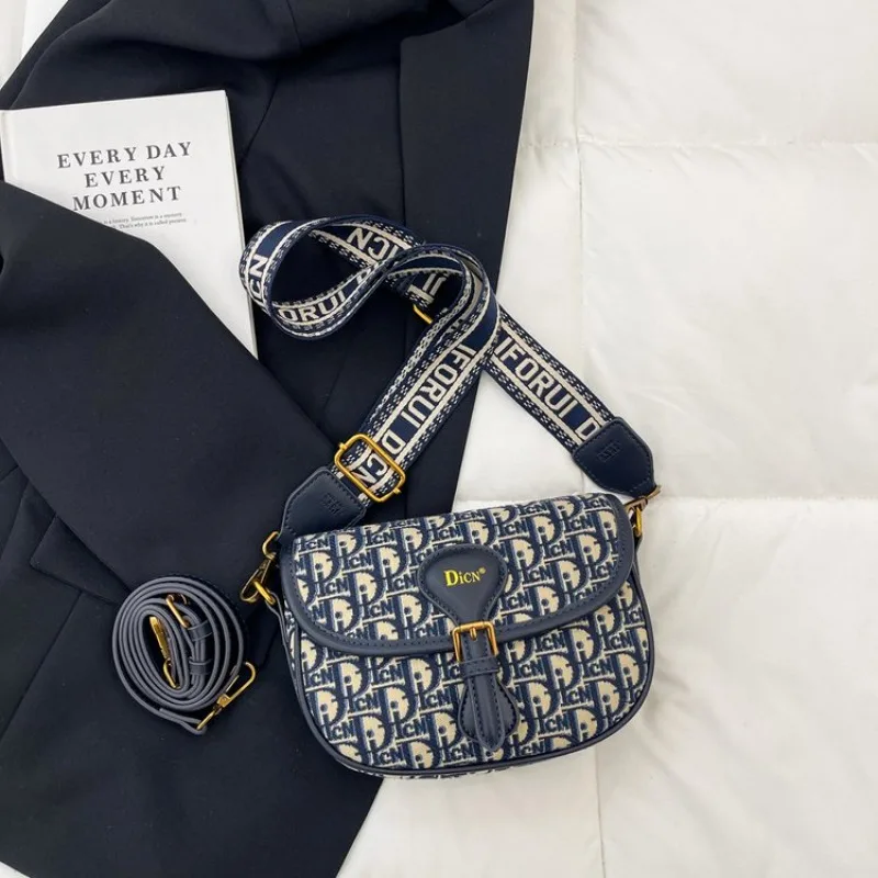 حقيبة كروس أنيقة للسيدات الناضجات بلمسة نهائية من الساتان وملمس لامع أنيق لليالي الحفلة الراقصة والمناسبات الرسمية #2