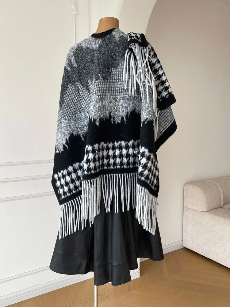 Fashion Retro Ink Painting Style Imitate Cashmere Cape Coat Forked Shawl Women Autumn Winter Cloak Wraps Tassels Scarf Fanon