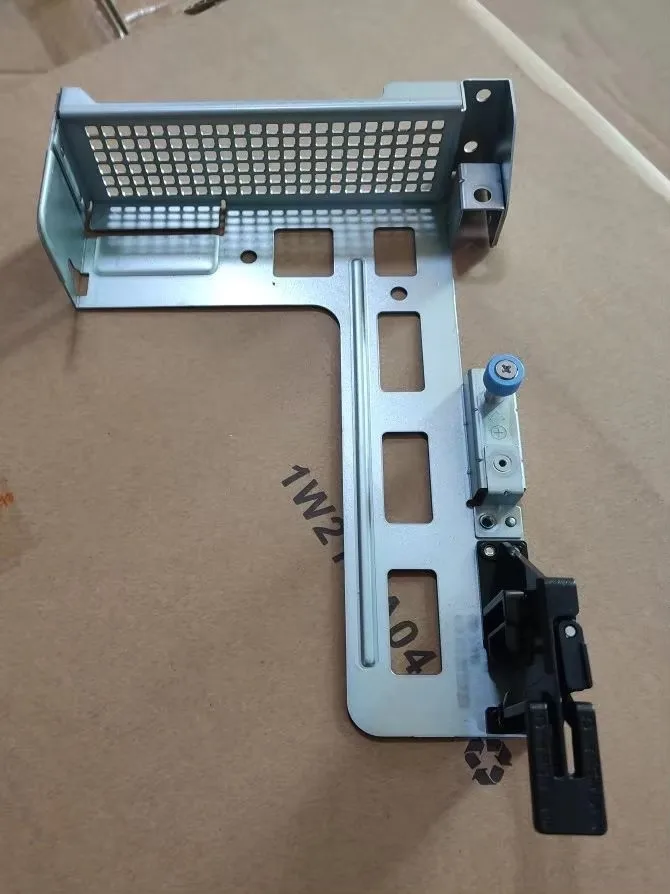 

R740 CHASSIS RISER 3 METAL BLANK PCI FILLER PNV0C 0PNV0C riser card