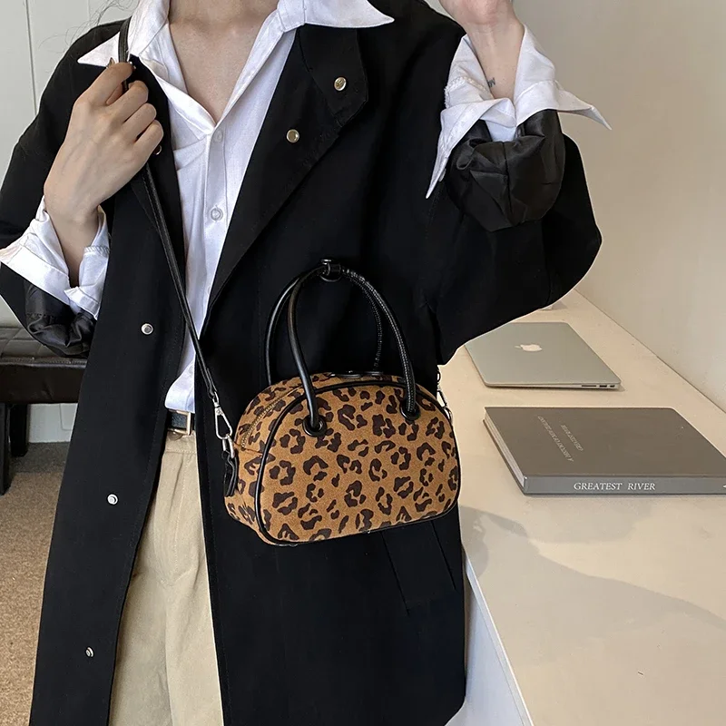 LEFTSIDE Small PU Leather Leopard Tote Bags Lady Shoulder Crossbody Bag per le donne 2024 New Trend Winter Y2K borse e portamonete