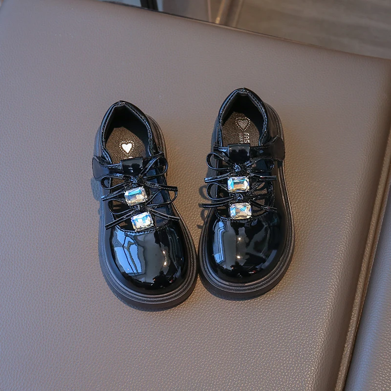 

2025 Autumn New Girls Performance Shoes Black Glossy Kids Leather Shoes with Simple Bows Children Flats Korean Style Versatile