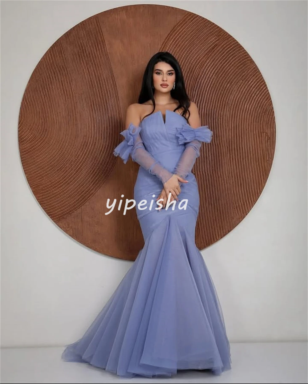 カスタマイズされたモダンなスタイルのエレガントなチュールプリーツシャーリングマーメイドストラップレスミディドレスオーダーメイドの特別な日のドレスサイズありセクシー