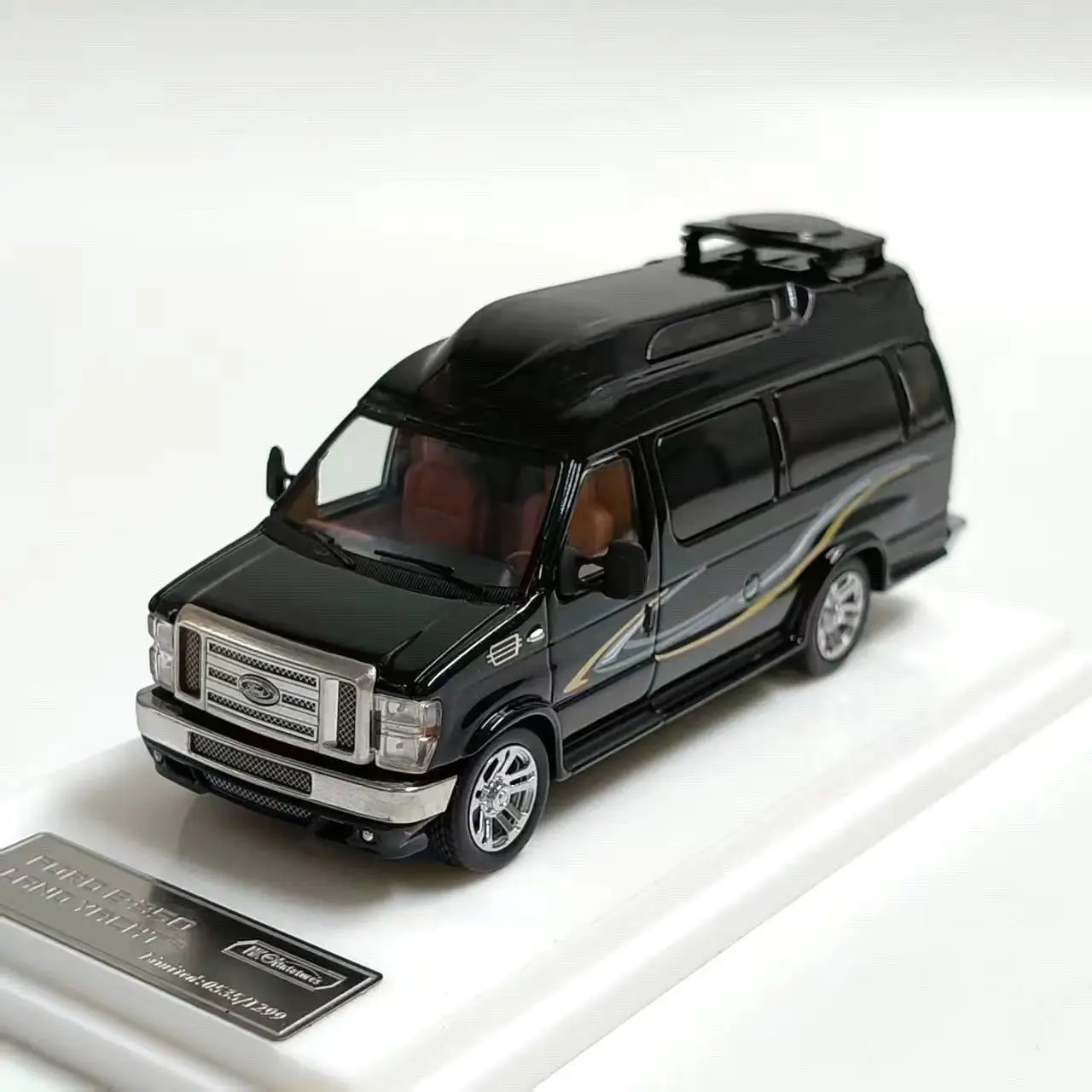 

MK 1:64 E350 Luxury RV Limited Edition Alloy Car Model