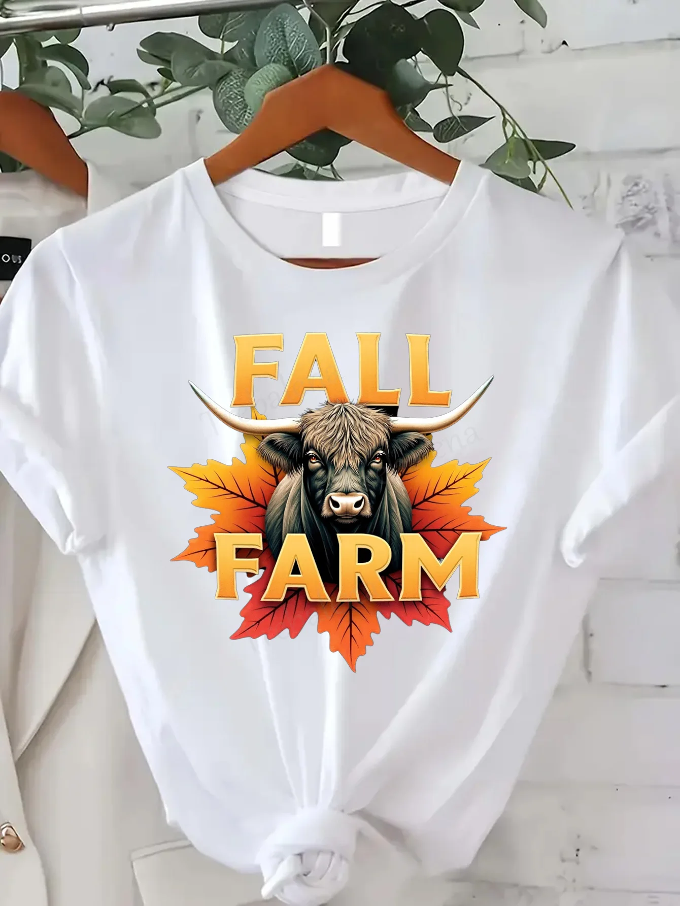 

Comfortable Women's Print T-shirt Fall Farm Bull Print T-Shirt Autumn Leaves Country Style Women's Tee