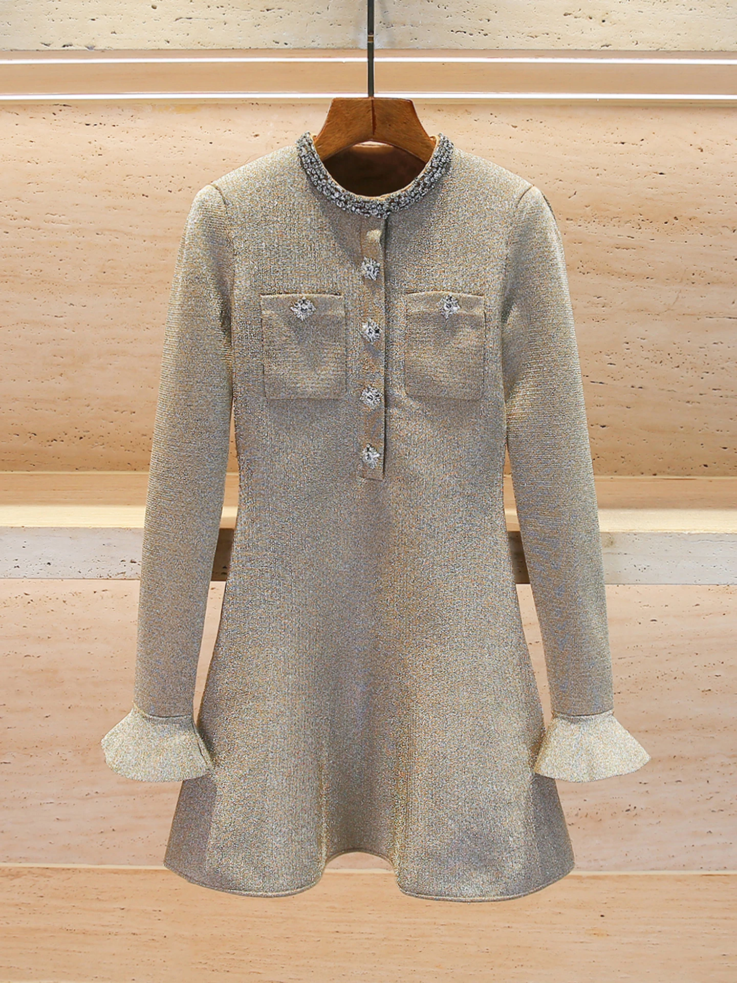 

Элегантное женское вязаное платье премиум-класса с рукавами-колокол и стразами для осенне-зимнего сезона, для офиса и повседневной носки