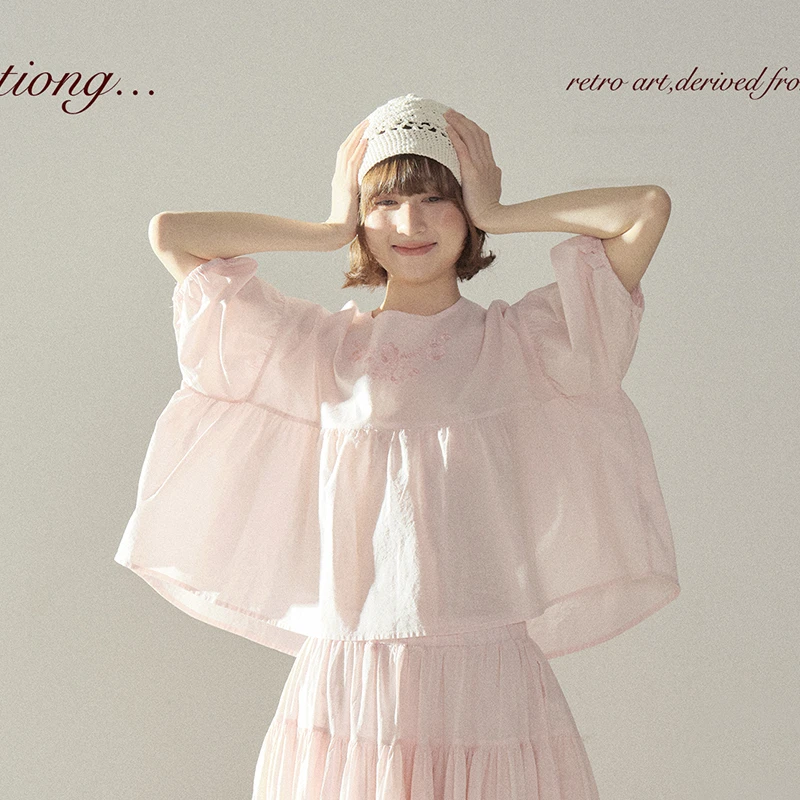 

Новинка 2023 года, летняя женская свободная блузка в стиле искусства с цветочной вышивкой и круглым вырезом, рукавами-фонариками, хлопковые повседневные рубашки хорошего качества T207