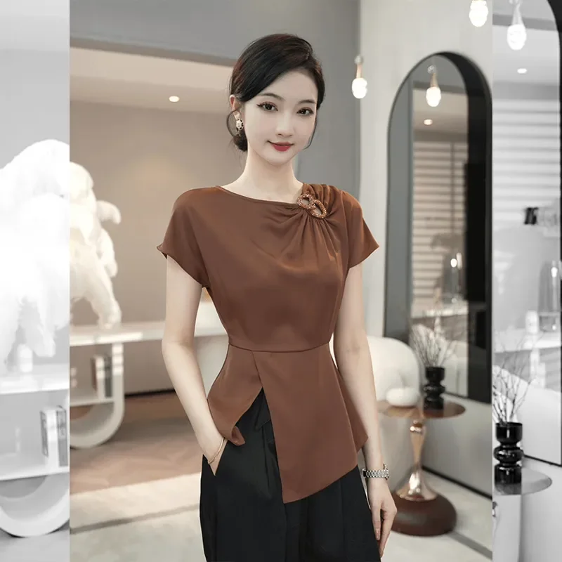 Blusa de manga corta ajustada de satén color caramelo para mujer, hebilla decorativa, dobladillo asimétrico, Top informal elegante de lujo para fiesta de oficina