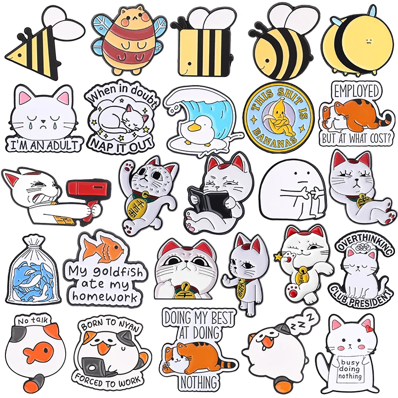 

Turbo Granny Lucky Cat Enamel Pin Kawaii Calico Cat Geometric Bee Goldfish Duck Brooch Lapel Bag Badge Jewelry Gift for Friends