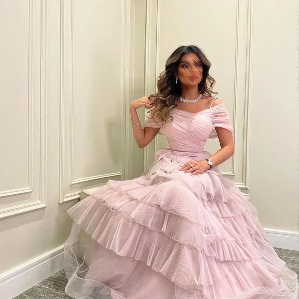 Vestido de noite em camadas rosa Ruffles, Decote V, Fora do ombro, Plissado, Ruched, A-Line, Vestido de baile, Árabe, Ruffles