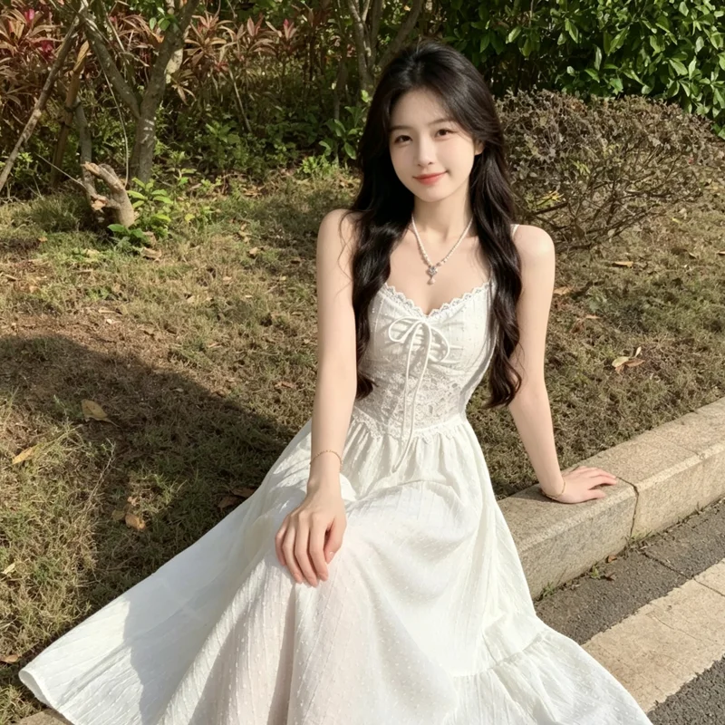 Summer 2026 White Strapless Dress Slimming Waist Beach Vacation First Love Style High Waist A-Line Skirt City Walk Dress