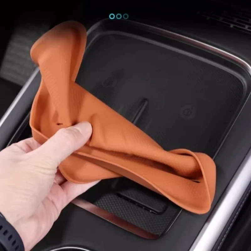 لوحة شحن لاسلكية بطانة حماية من السيليكون لـ Xpeng Xiaopeng G9 2022-2025 مقاومة للغبار زلق تعديل السيارة ملحقات الديكور