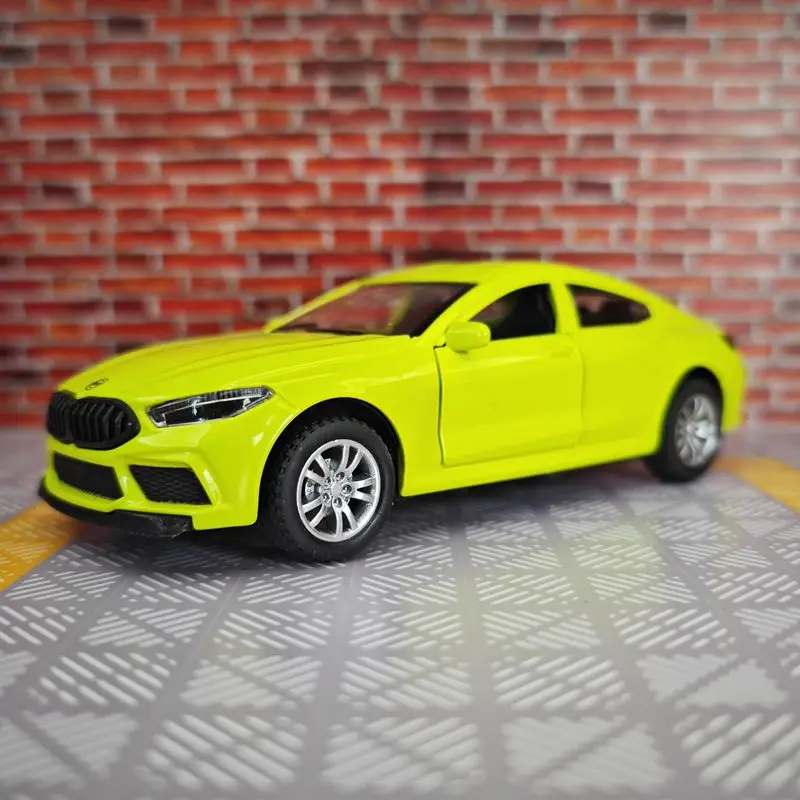 1:32 M8 Supercar Veículos de liga de metal modelo de carro de brinquedo Coleção de som e luz Brinquedo infantil com detalhes ricos, acabamento fino