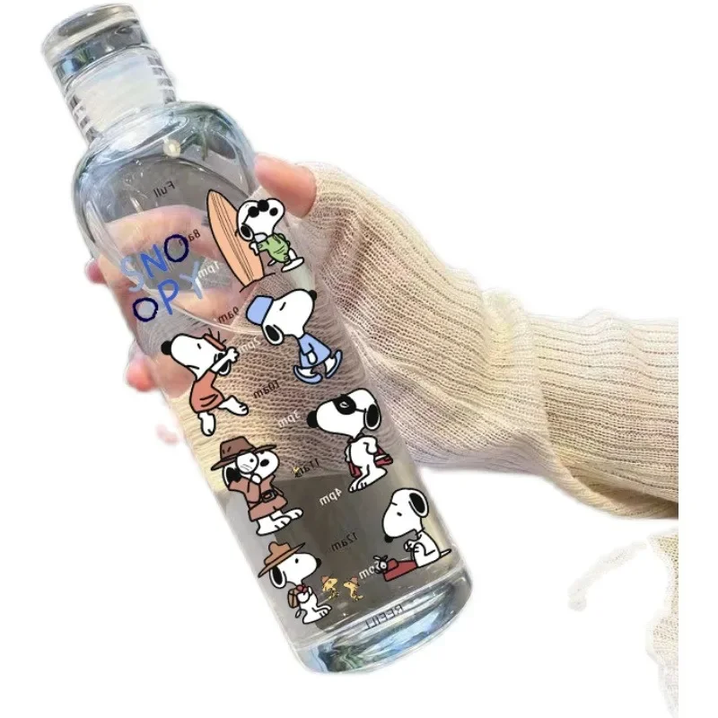 Botella de agua de Snoopy para niños, vaso deportivo de Anime de gran capacidad, vasos de plástico portátiles, taza de agua escolar motivacional, 500ML, nuevo