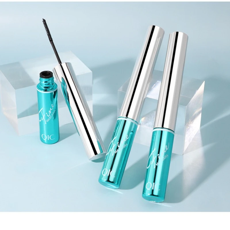 小さなブラシのマスカラ ミニワンド 自然なふわふわまつげ用 防水 くっつかない 長くする＆カールするフォーミュラ 使いやすい