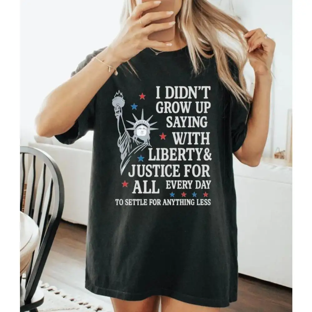 

Patriotic "Liberty & Justice" T-Shirt, American Flag Statue of Liberty Graphic Tee, USA Themed Oversized Short Sleeve Top
