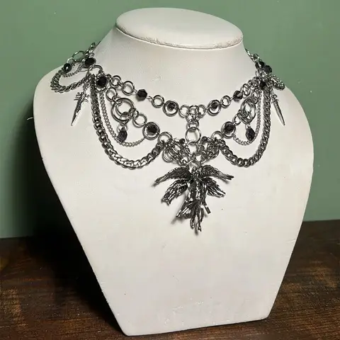 महिलाओं के लिए गॉथ हैलोवीन नेकलेस, बैट क्रॉस हार्ट रेड क्रिस्टल पेंडेंट, स्टैकिंग चेन डार्क पार्टी ज्वेलरी, डेली वियर और सरप्राइज गिफ्ट 10 best sales हार का ढेर - №2