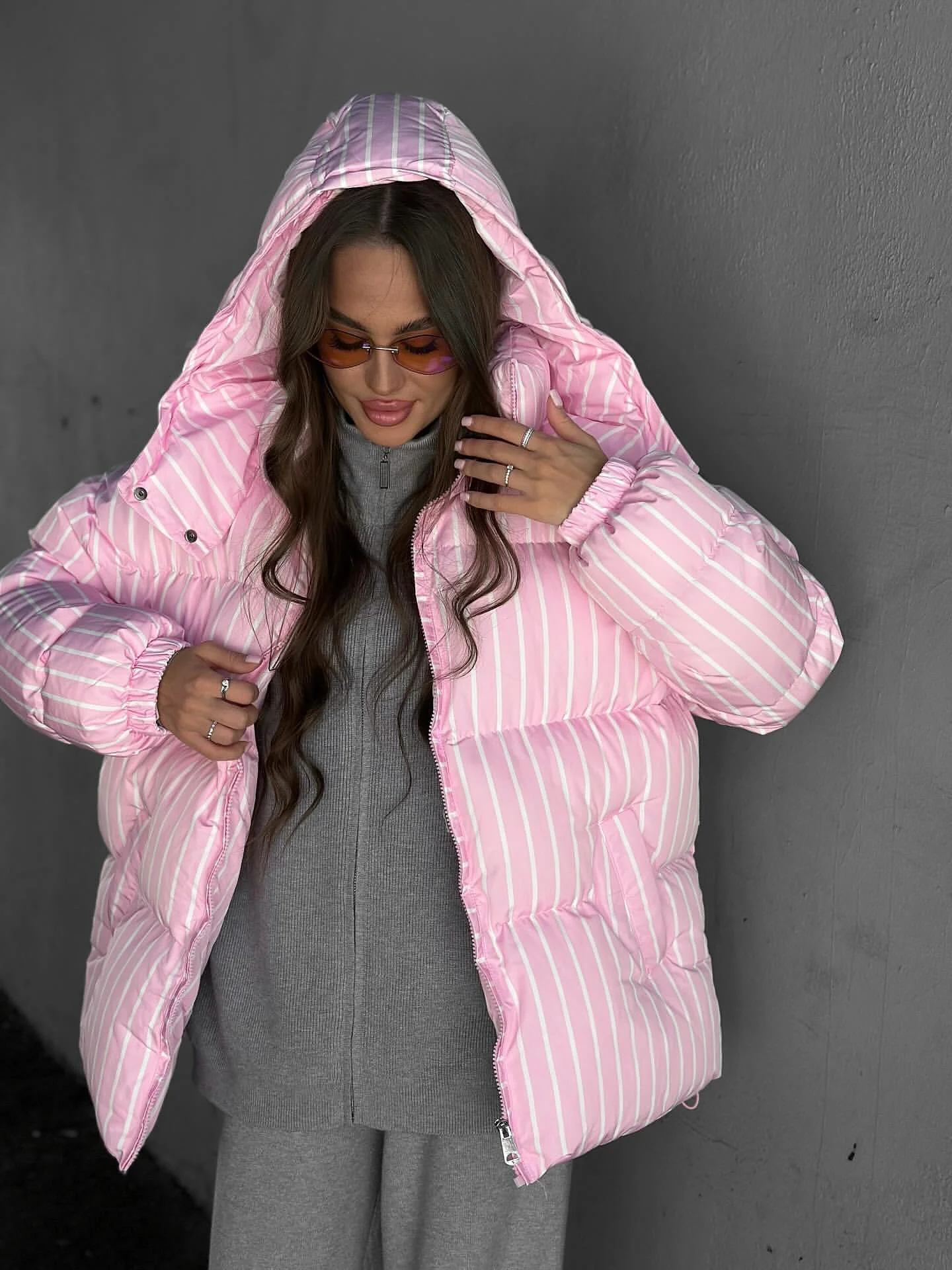 

Новинка 2026, зимняя стеганая куртка в полоску, женская утепленная однобортная куртка с капюшоном и длинными рукавами, повседневное женское пальто, шикарная свободная верхняя одежда