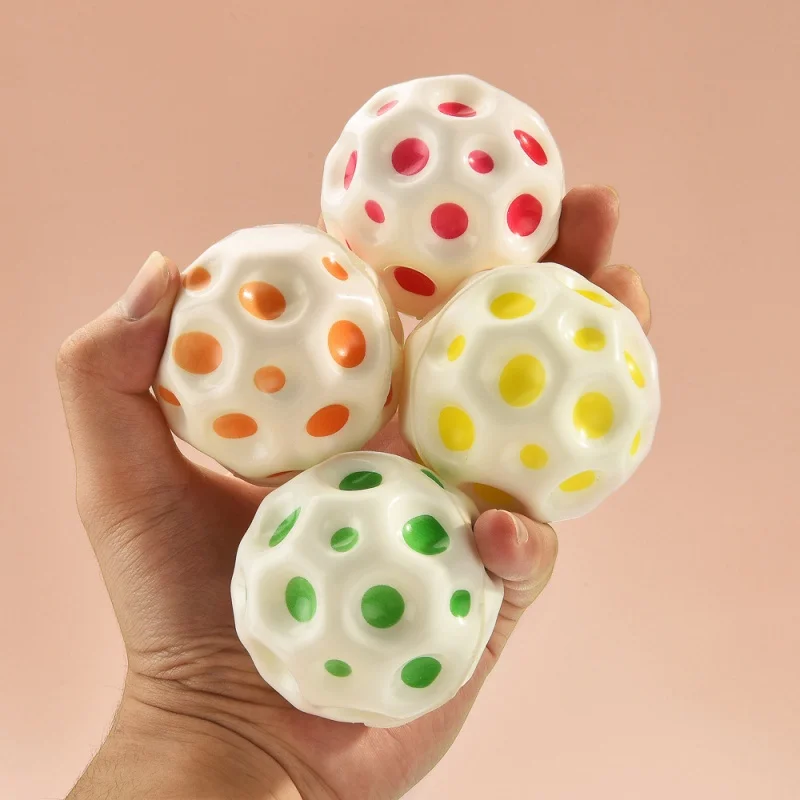 2Pcs Lunar Höhle Ball Super Elastische Ball Freizeit Stress Lindern Hohe Elastische Schaum Sport Interaktive Poröse Springen Ball Spielzeug