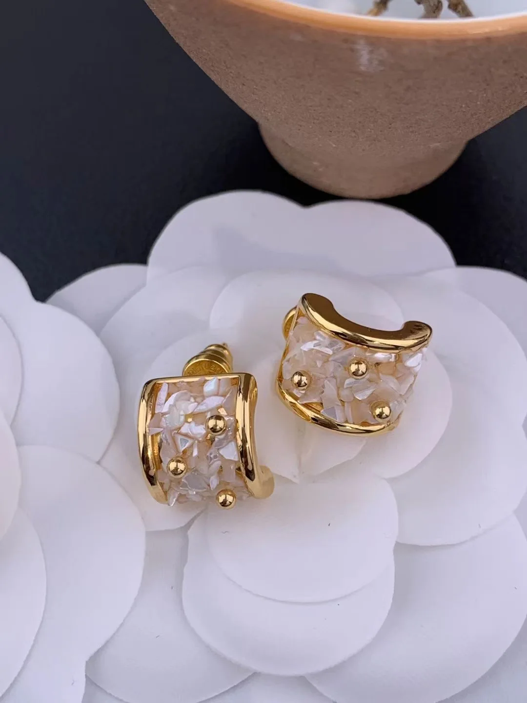Temperament abalone shell mother U-shaped wide face ear buckle earrings for women's girl   jewelry wholesale